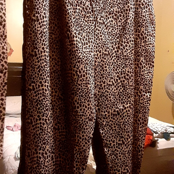 Ladies silk pajamas - Picture 3 of 3